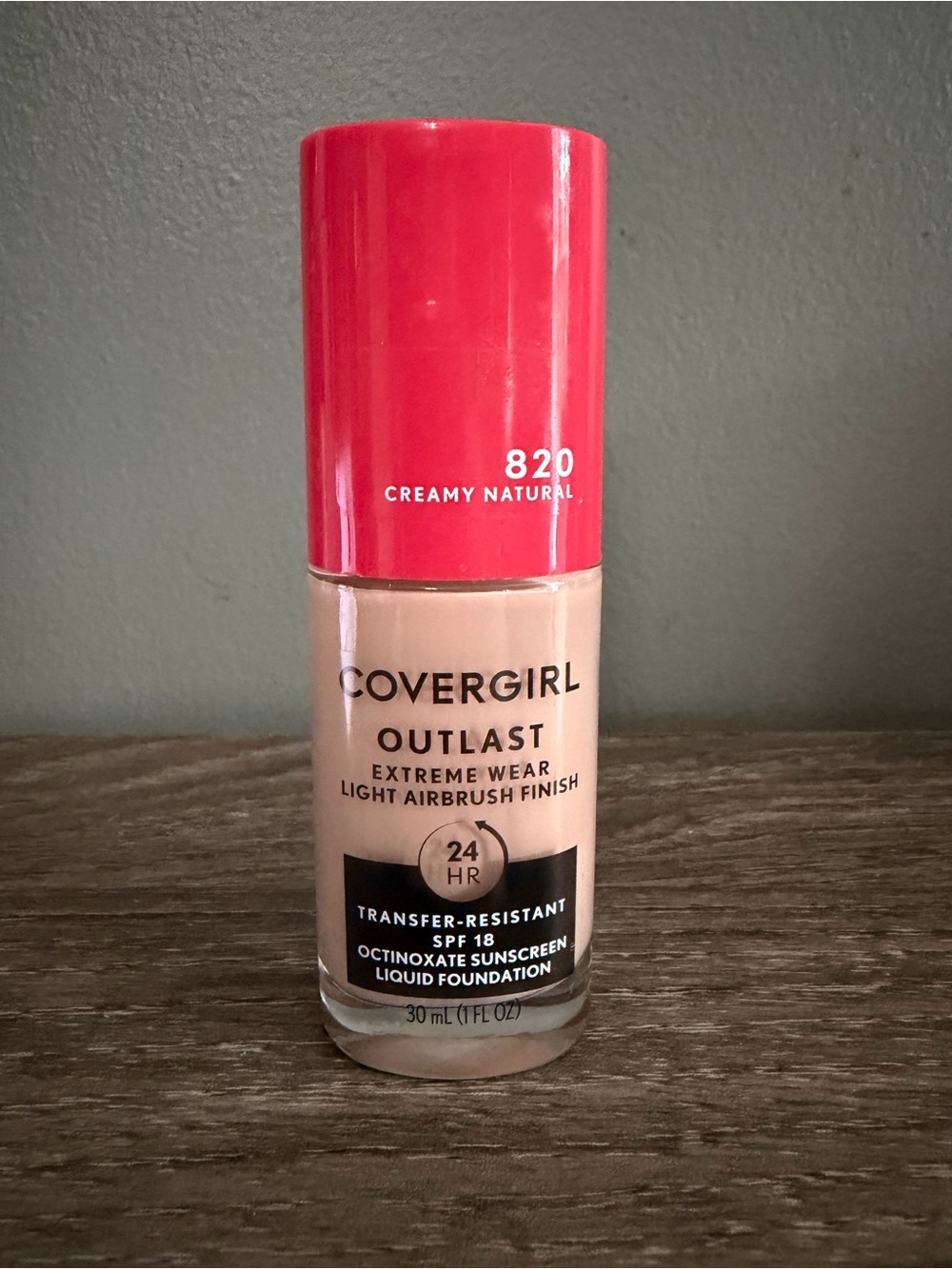 COVERGIRL Outlast Liquid Foundation 820 Creamy Natural - Red Cap